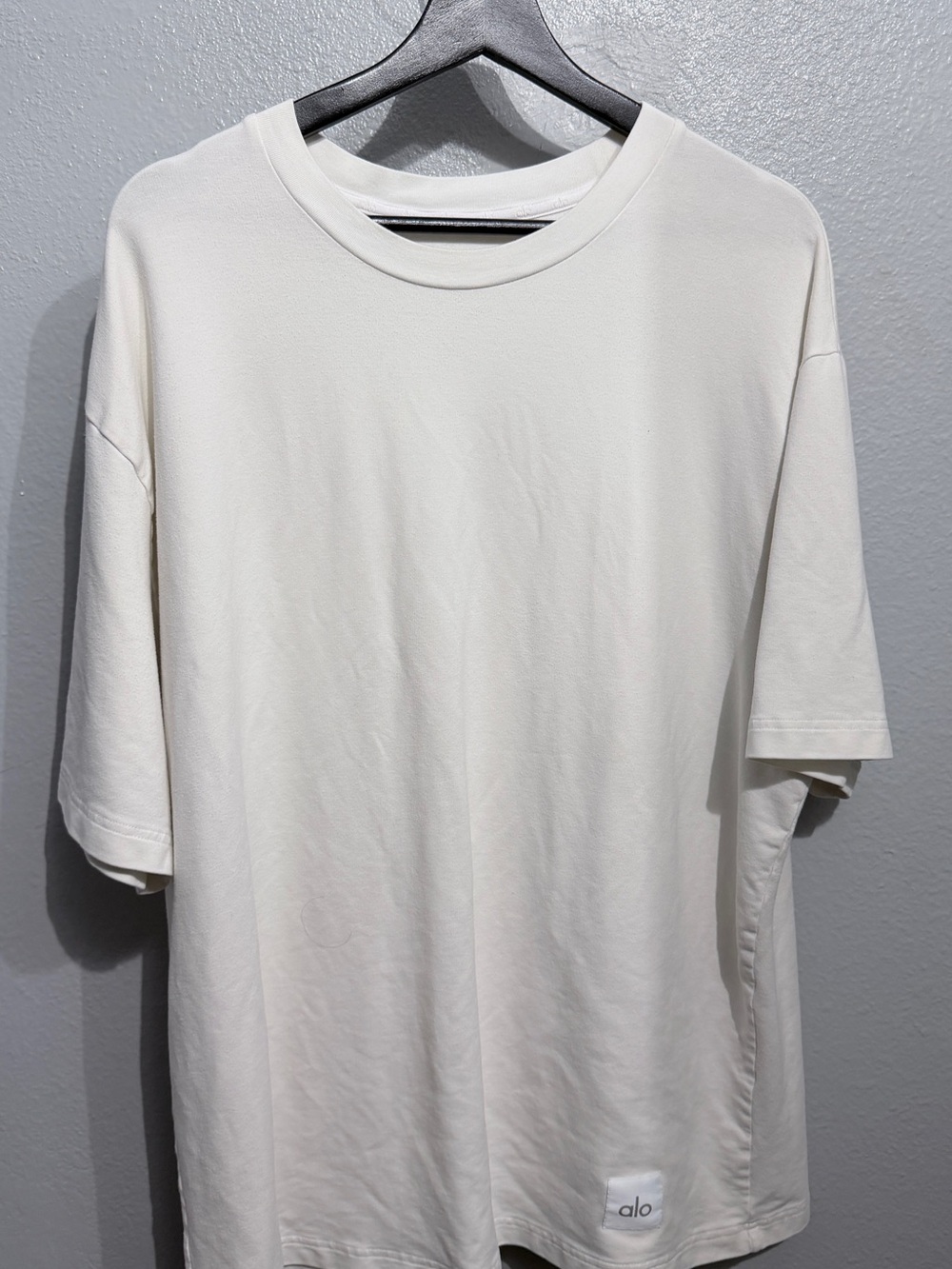 ALO Yoga Men's Off-White Crew Neck Short Sleeve Tee